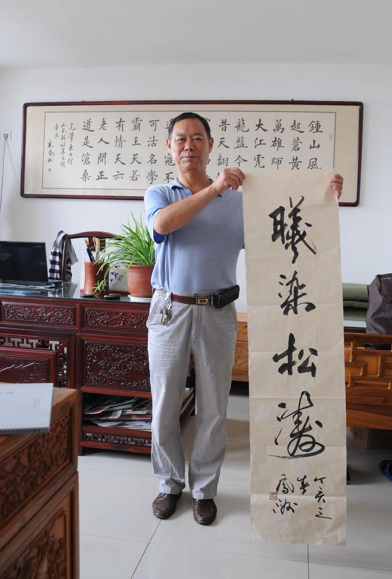 曦染松涛；无欲则刚；道法自然。宋凤洲书法作品推荐
