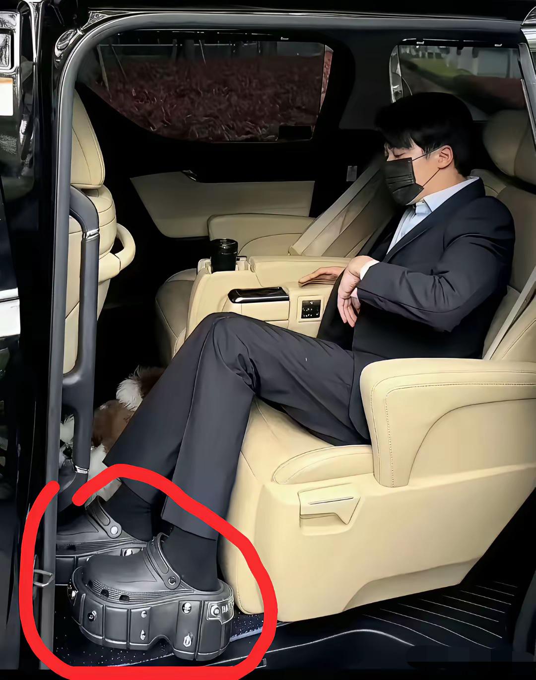 这是什么鞋子，这么有个性