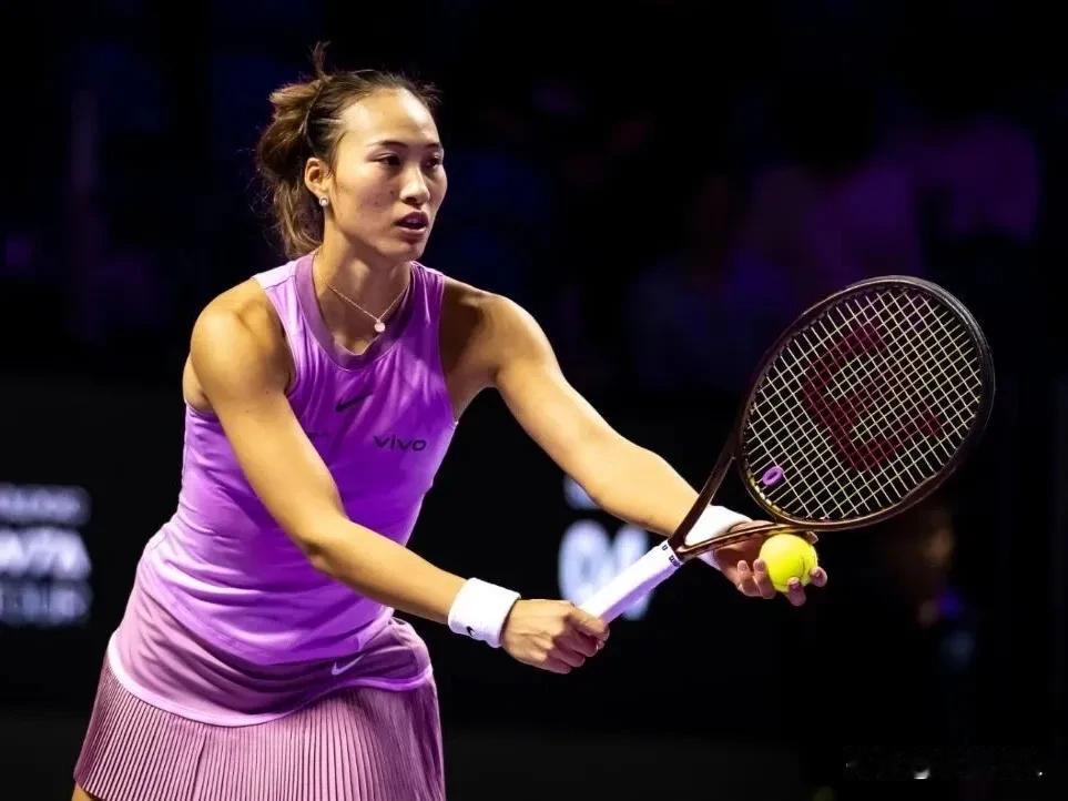 #郑钦文# #WTA# 
郑钦文第一次站上了WTA年终总决赛的半决赛，就以6比3