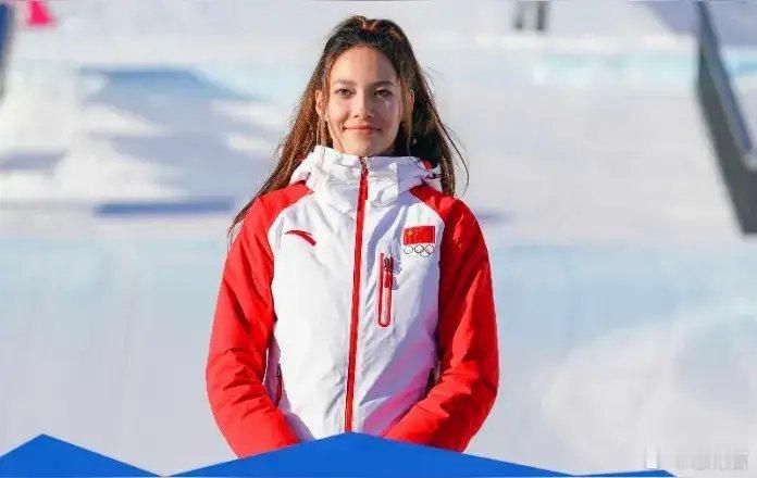 谷爱凌冲击首金谷爱凌绝对是我国冬奥运动项目的领军人物，是断层式领军。不论她的竞赛