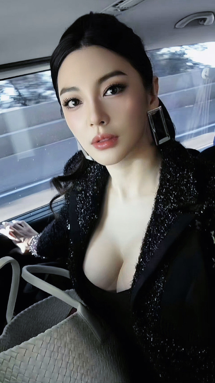 张雨绮的身材真的好惹人羡[抱一抱] ​​​