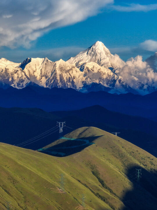不用去渔子西！躺在新都桥的酒店看贡嘎雪山