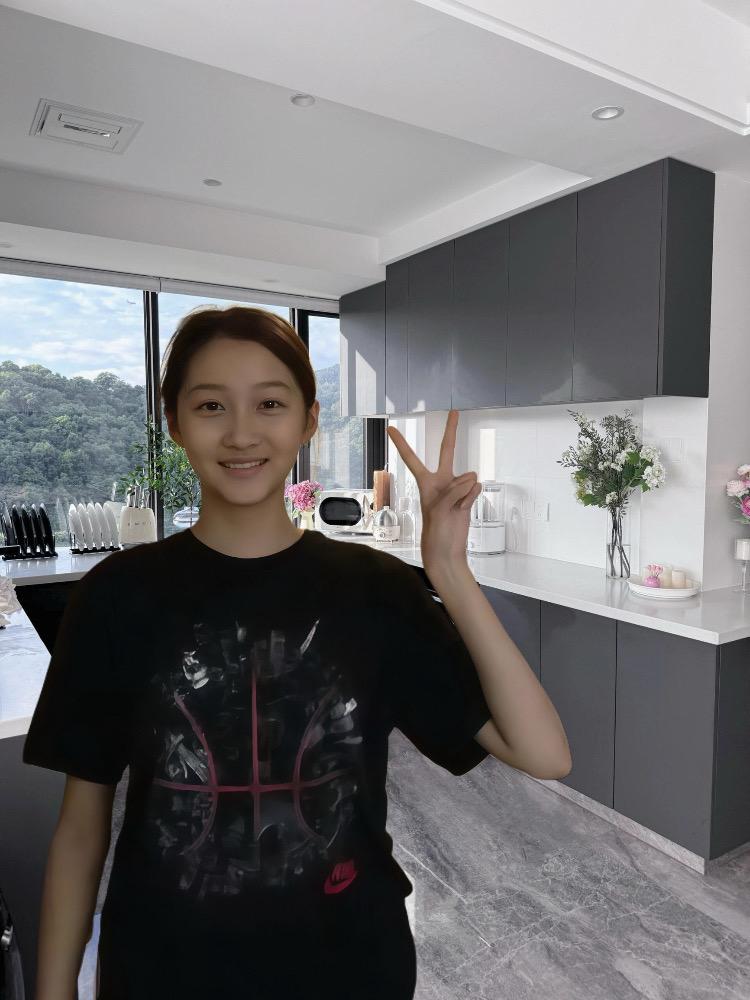 鹿晗是真男人 没想到我姐也是真女人关晓彤
