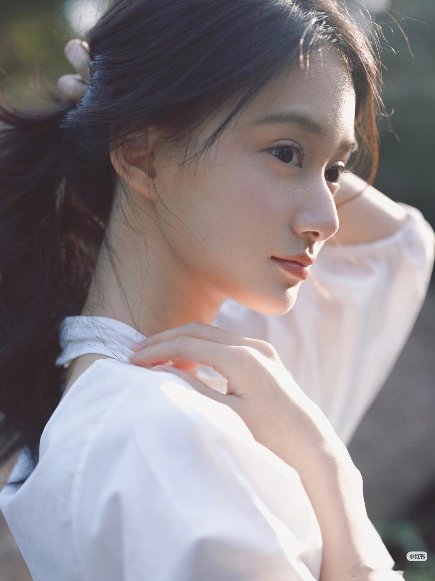 李沁夏梦两版淳儿意难平夏梦  冰湖里全是年轻的00后演员，夏梦演的淳儿好有灵气，