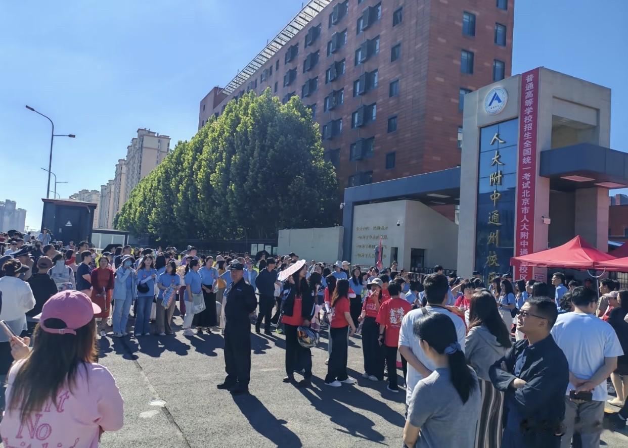 现在高考和几十年前有啥不一样几十年前高考录取率极低，文理固定分科，全靠死记硬背，