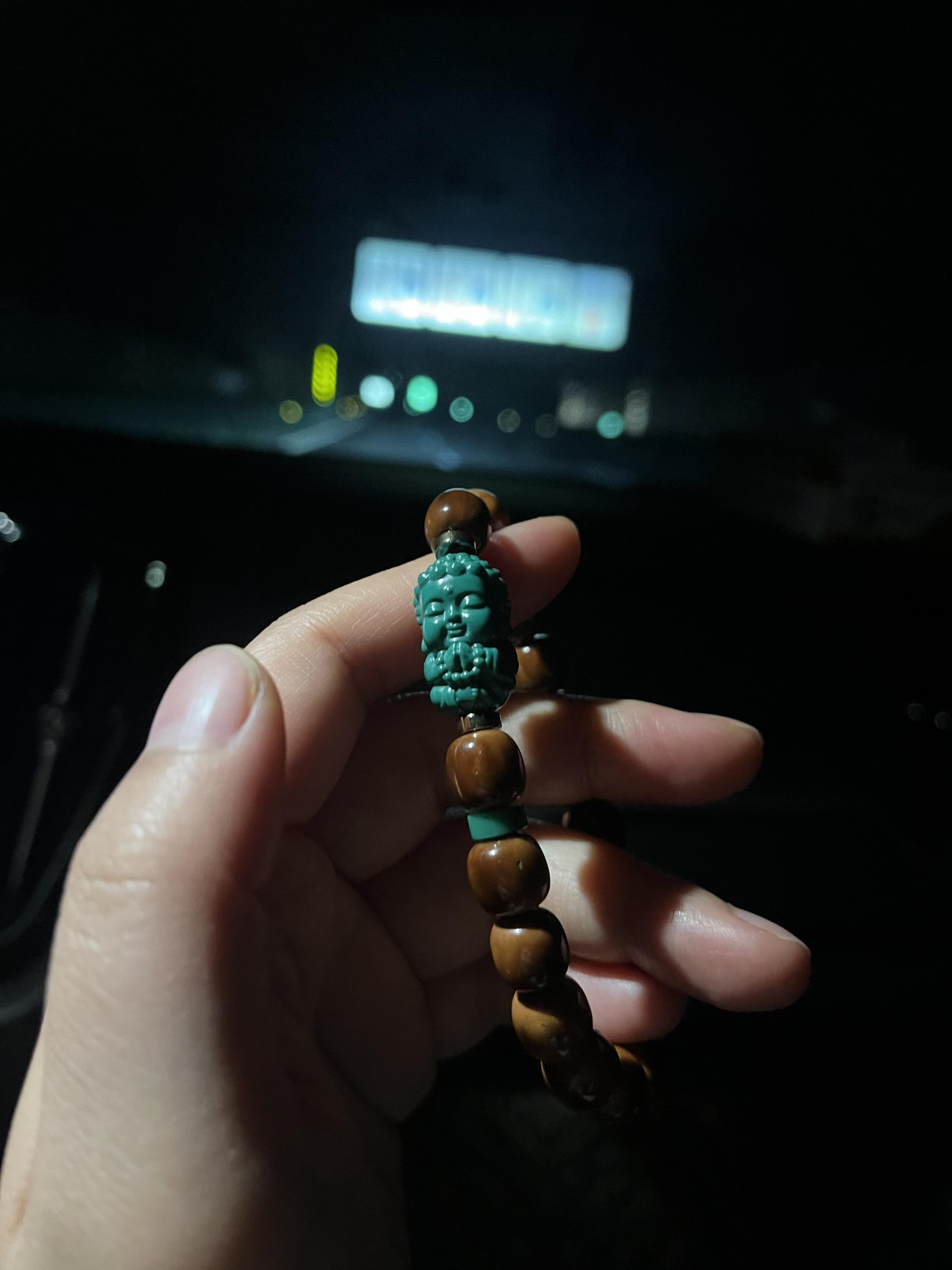 开头是生，最后是走。中间这一段是人生。人生辽阔，别只活在爱恨里。找不到...