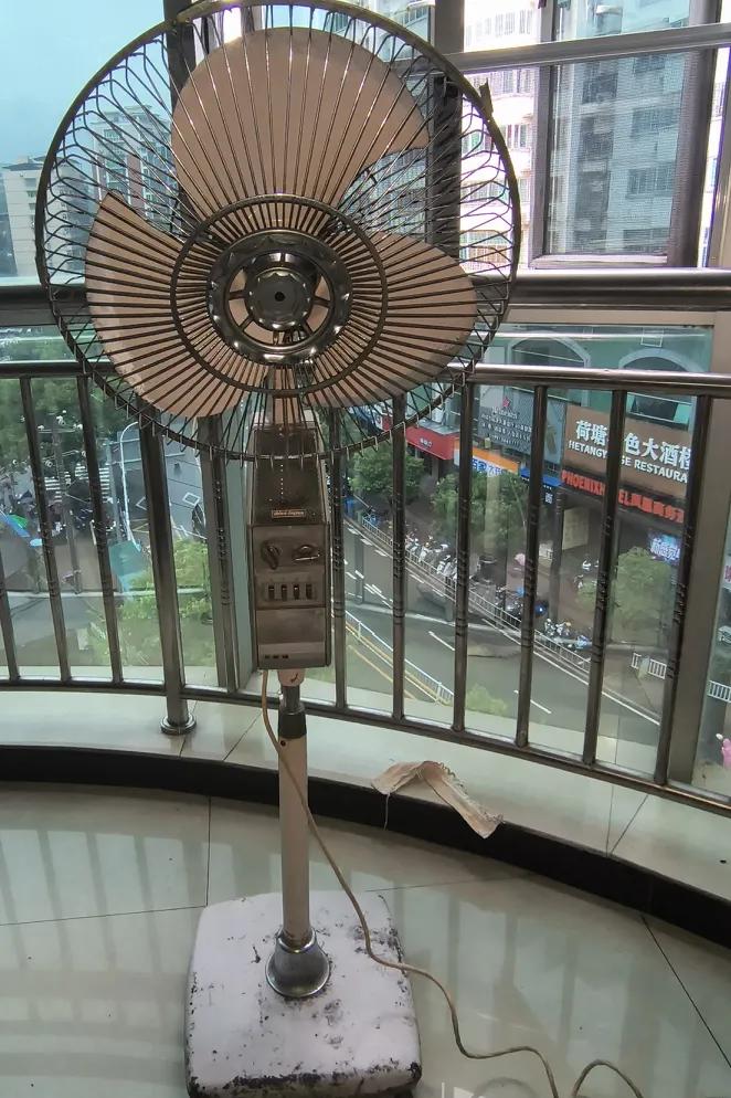 88年的时候，在当时的南平五交化商店买了一台风扇，用了一段时间后就放在老家杂物间