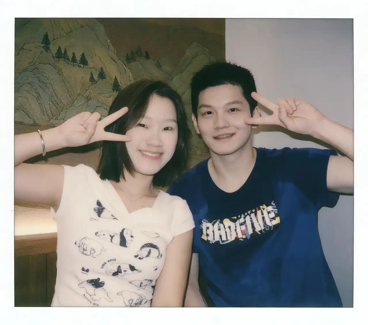 【樊振东的早期混双搭档】樊振东与蒯曼打过混双，之前与陈梦配对过，更早之前却是另一