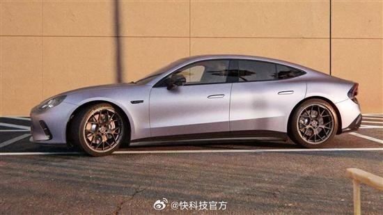 【对标保时捷Taycan！奔驰AMG GT53四门轿跑亮相：仅10分钟补能534