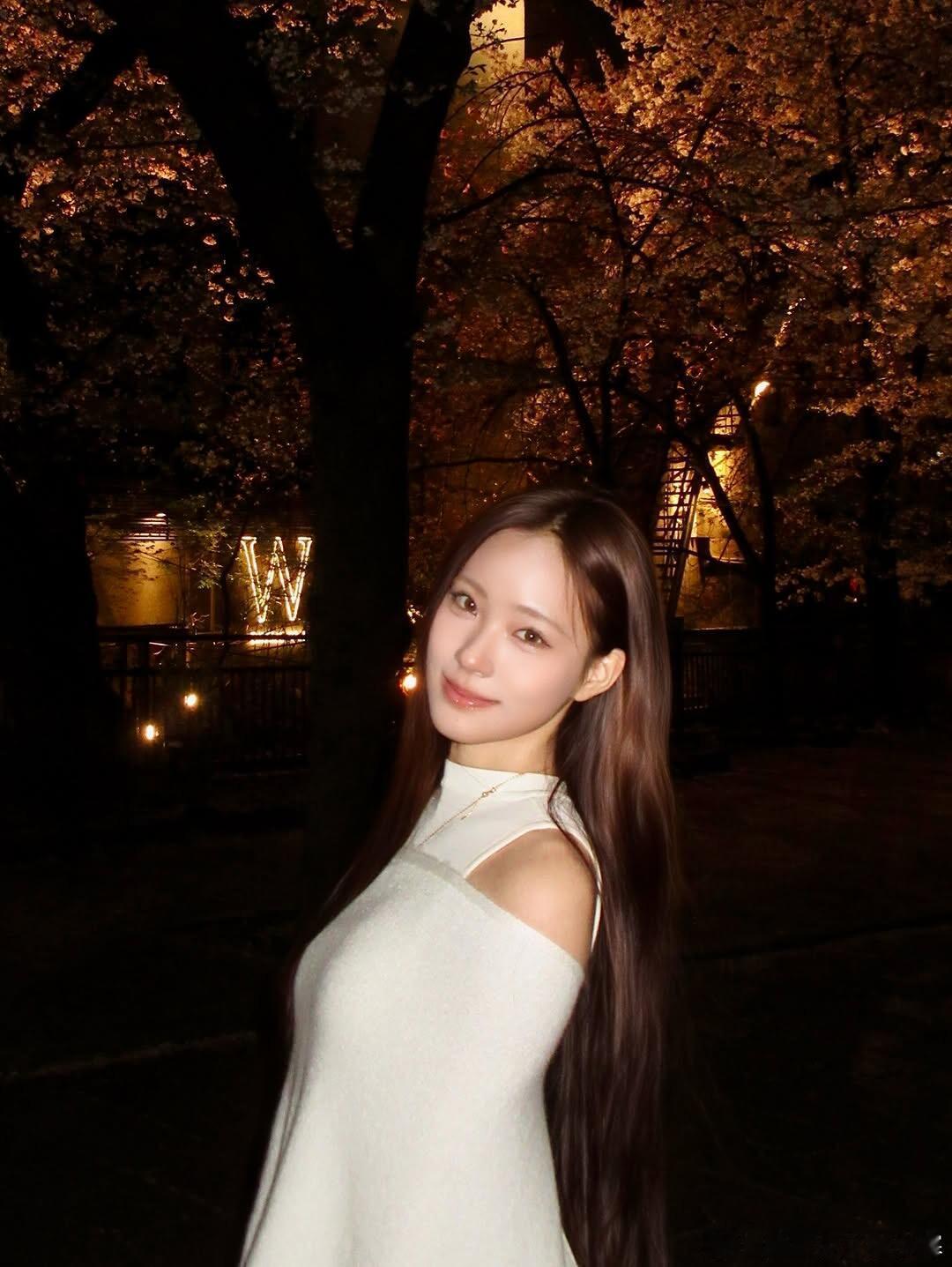 小S二女儿日本旅行照小S二女儿分享日本旅行照，当明星的话辨识度不高，但当网红确实