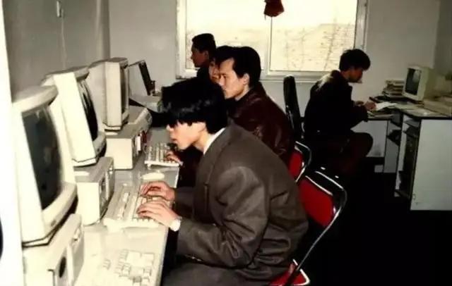 汉字不能被毁灭！美国人在发明电脑的时候，压根就没想过要使用把汉字输入法，内存才几