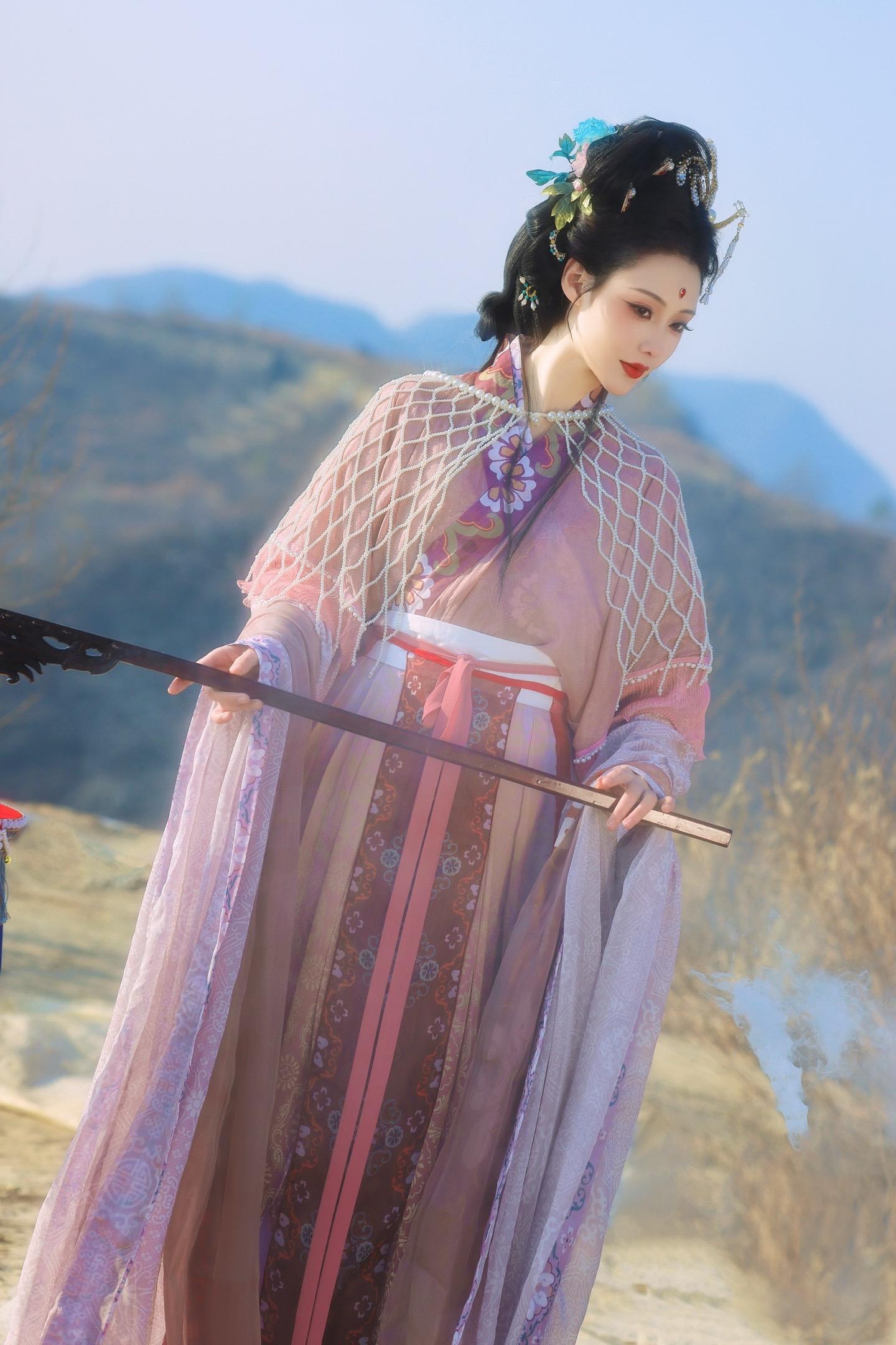 “遥见仙人彩云里...”摄/后：我