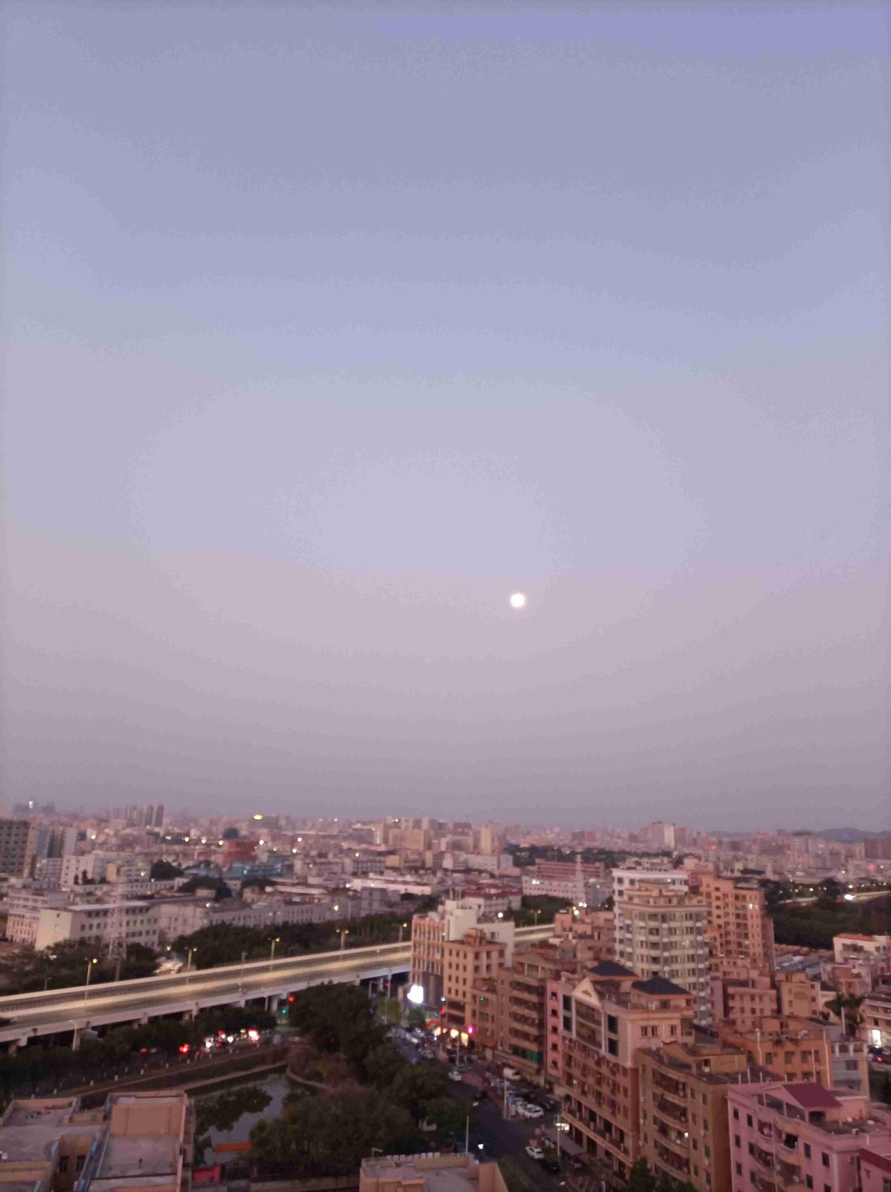 我的今日状态：😁轻松愉快
我这里的天气：🌤️多云:深圳今日多云，气温13度到