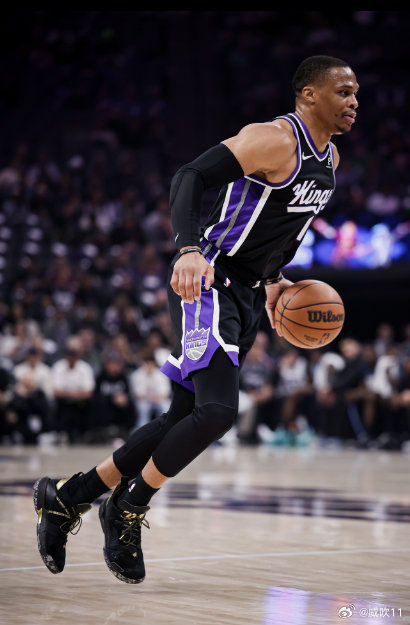 129-125国王不敌灰熊，威少13分5助攻，正负值首发最高为0，拉文全队最低-