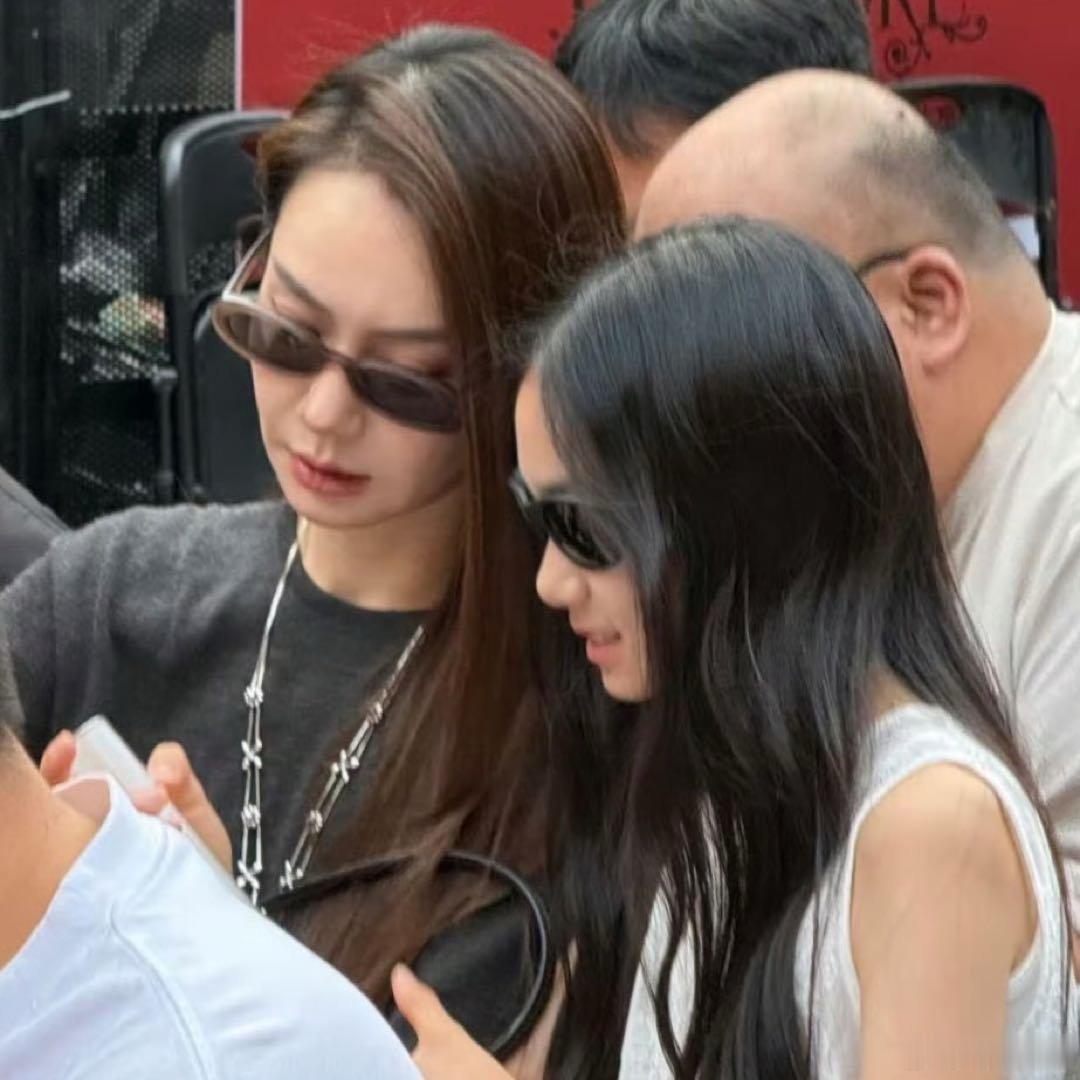 戚薇李承铉女儿11岁近照2026年6月，戚薇李承铉11岁女儿Lucky因现身蔡依