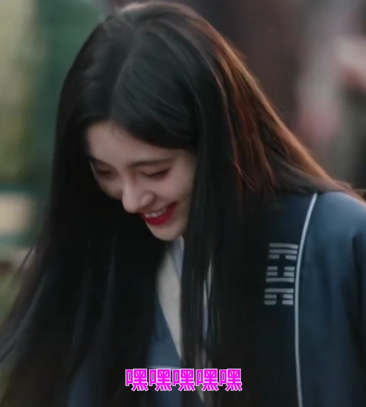 今天早晨陪我小学女同桌送她儿子去小学报到，小孩长得真快，都一年级了，也不知道他小
