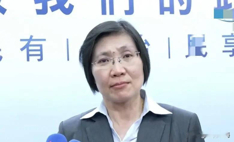徐欣莹这回尴尬了，竹北或许能胜，但新竹县可能要输！邱臣远已经在8月31日进行领表