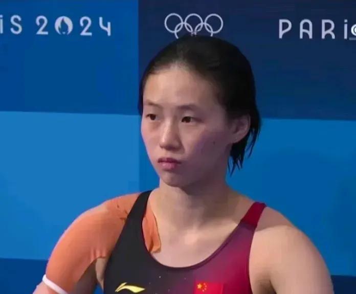 【既生瑜，何生亮？】
陈芋汐与金红婵比赛结束后，金红婵与教练相拥而泣，而陈芋汐却
