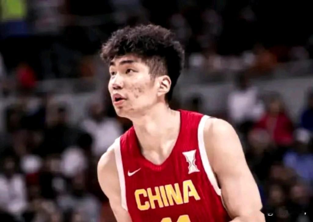 余嘉豪！中国男篮千里走单骑的主角！
围绕着男篮世预赛，对于中国男篮和日本男篮，都