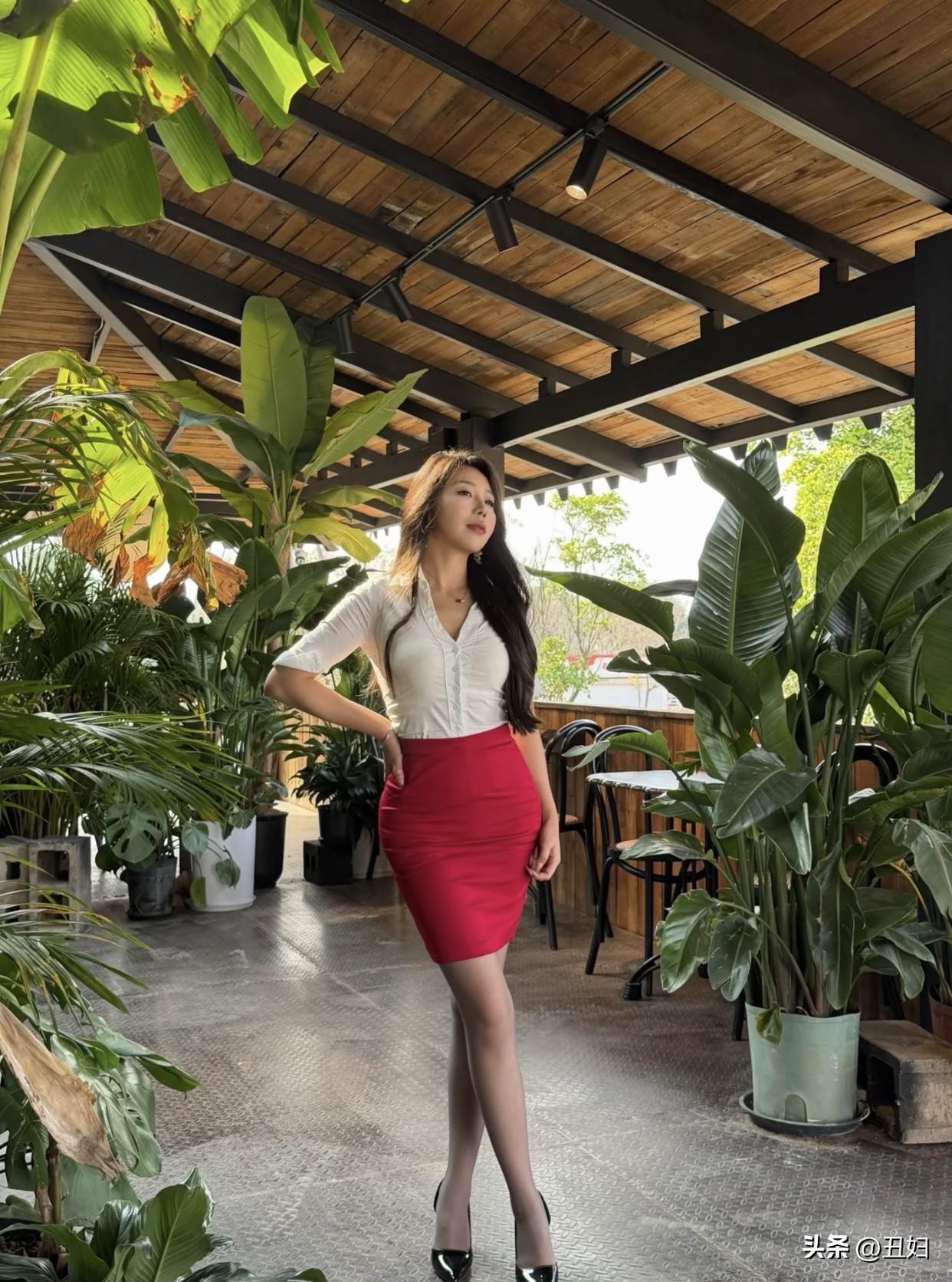 什么样的女人让人欲罢不能?仪态优雅的女人，看着就赏心悦目。