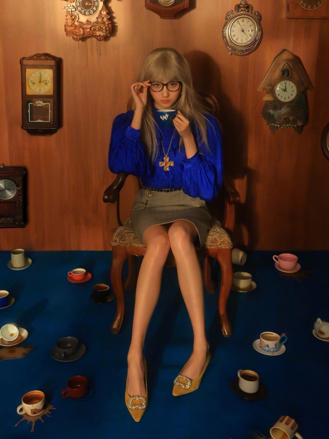 关晓彤瑞丽开年刊漫游奇境封面大片！这组真的都好适合晓彤