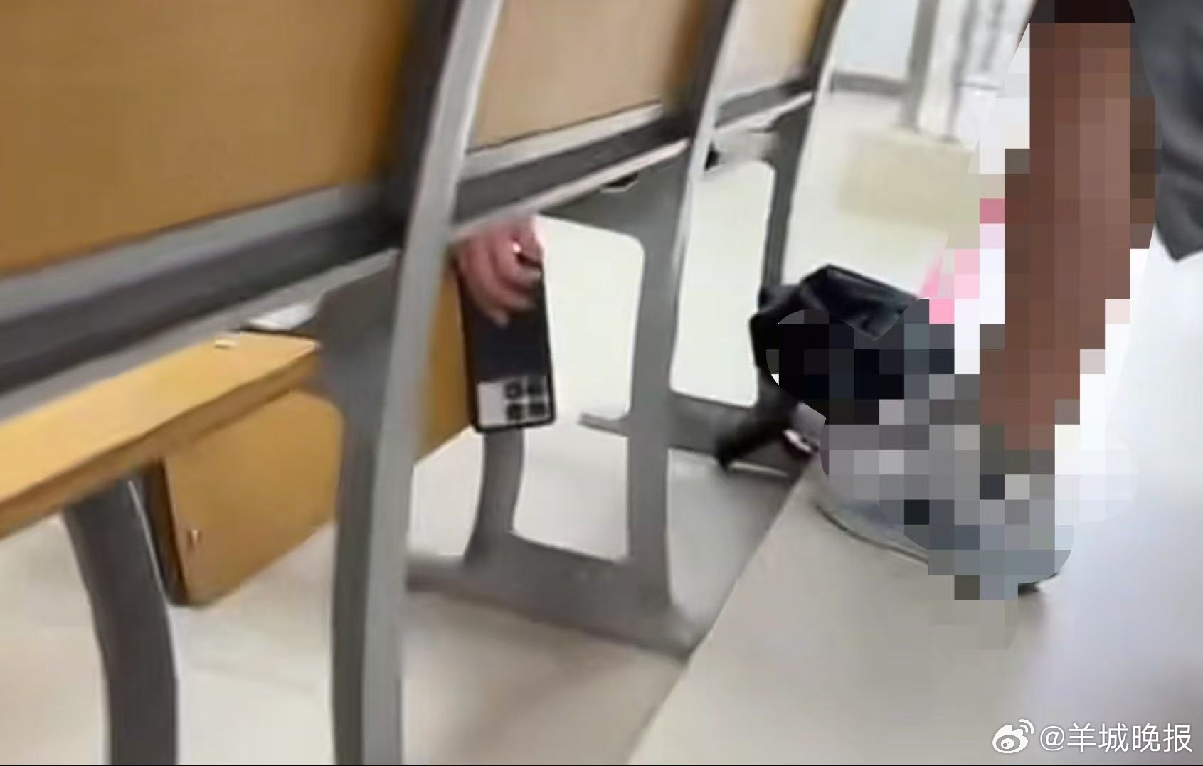 【#校方回应华工男生教室偷拍女生#：确有偷拍行为，给予留校察看一年处分】#华工男