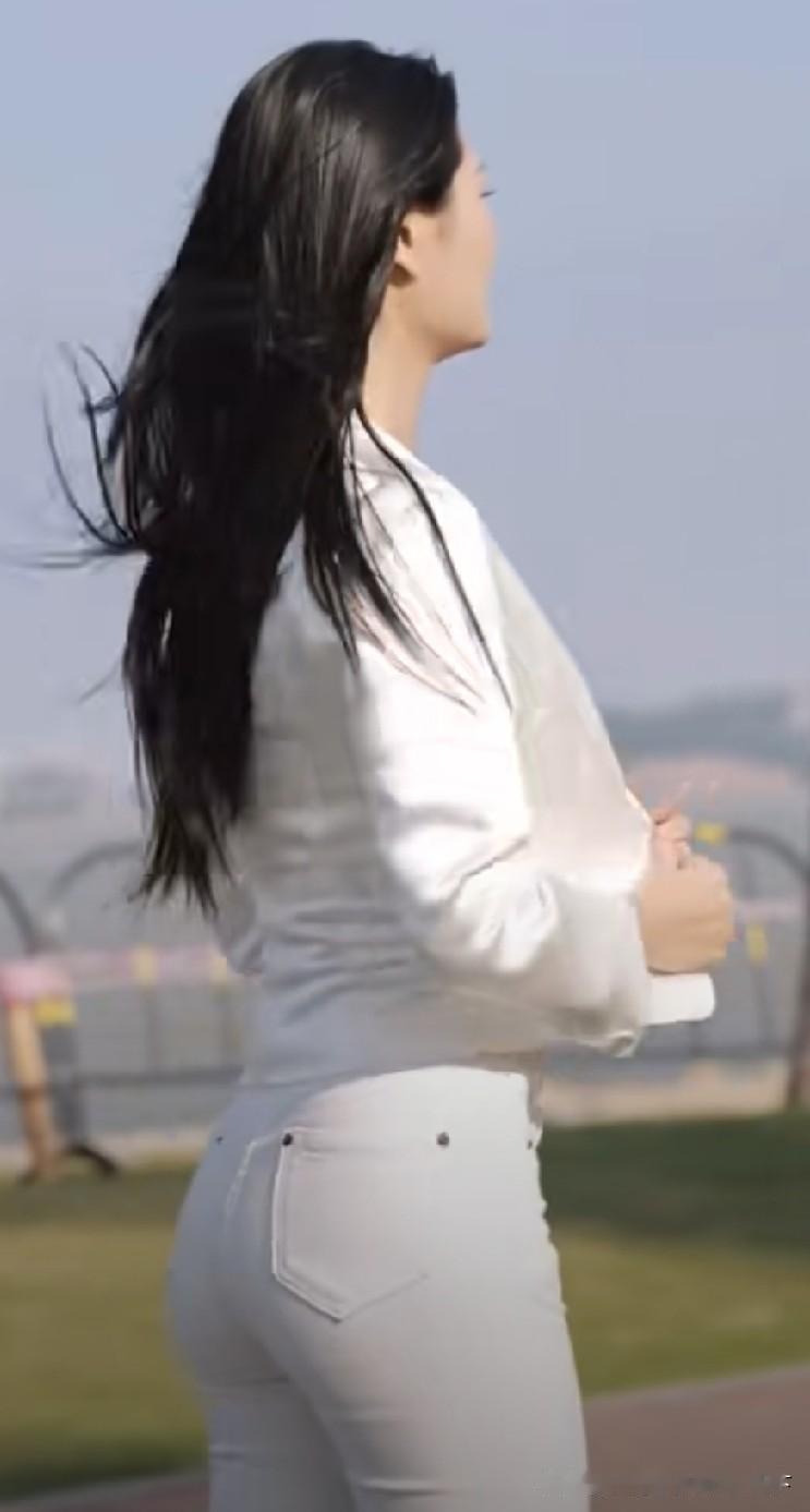 感悟人生，是读懂岁月这本书；感悟生活，是品味当下的每一页；感悟自己，则是为这本书