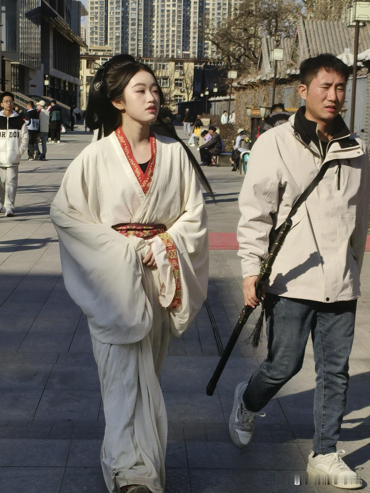 穿越时空的邂逅：古风与现代的碰撞古风穿越感 古典随拍 古典混搭