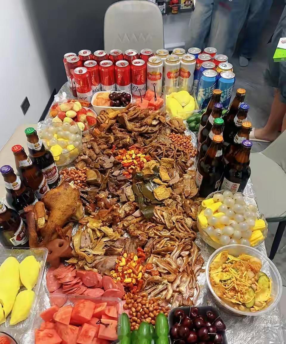 如果俩朋友请你吃饭，你更想去哪家？