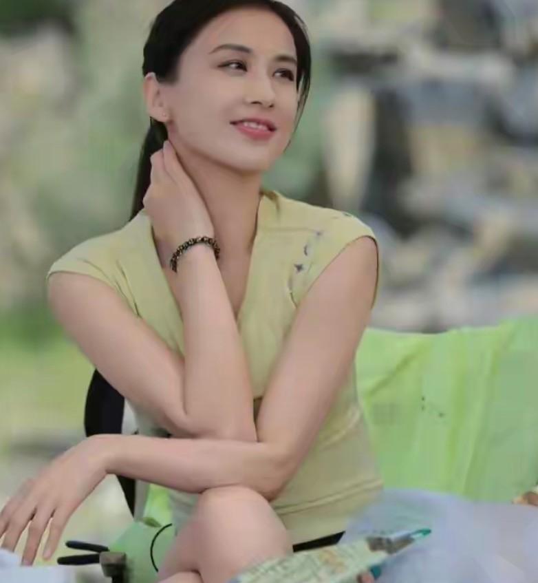 黄圣依太傻，想想都知道，扬能抛弃前妻，难道就不能抛弃你吗？想
 
想都知道的答案