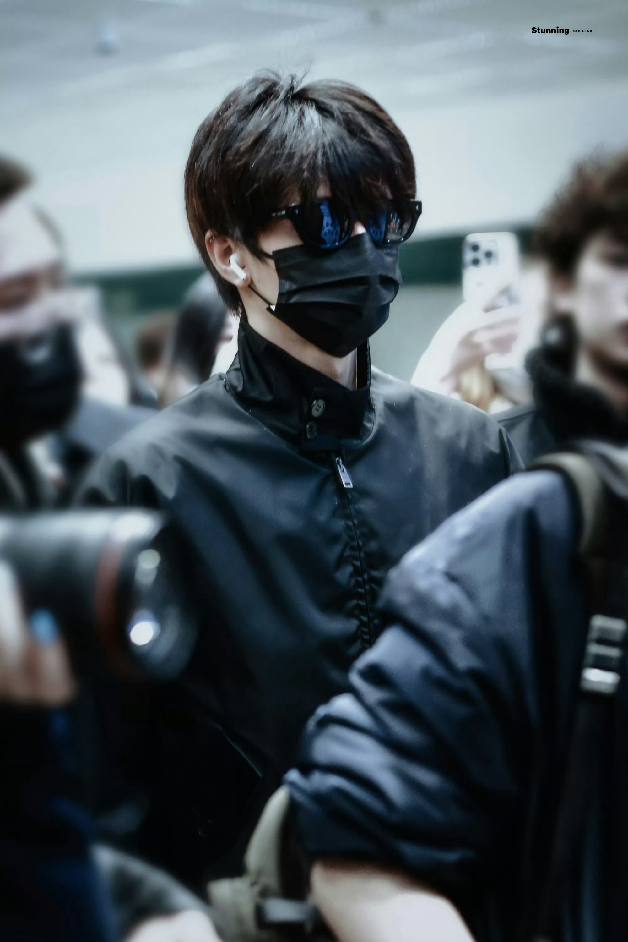 投稿：朱志鑫米兰到达朱志鑫Prada米兰女装秀朱志鑫Prada米兰时装周