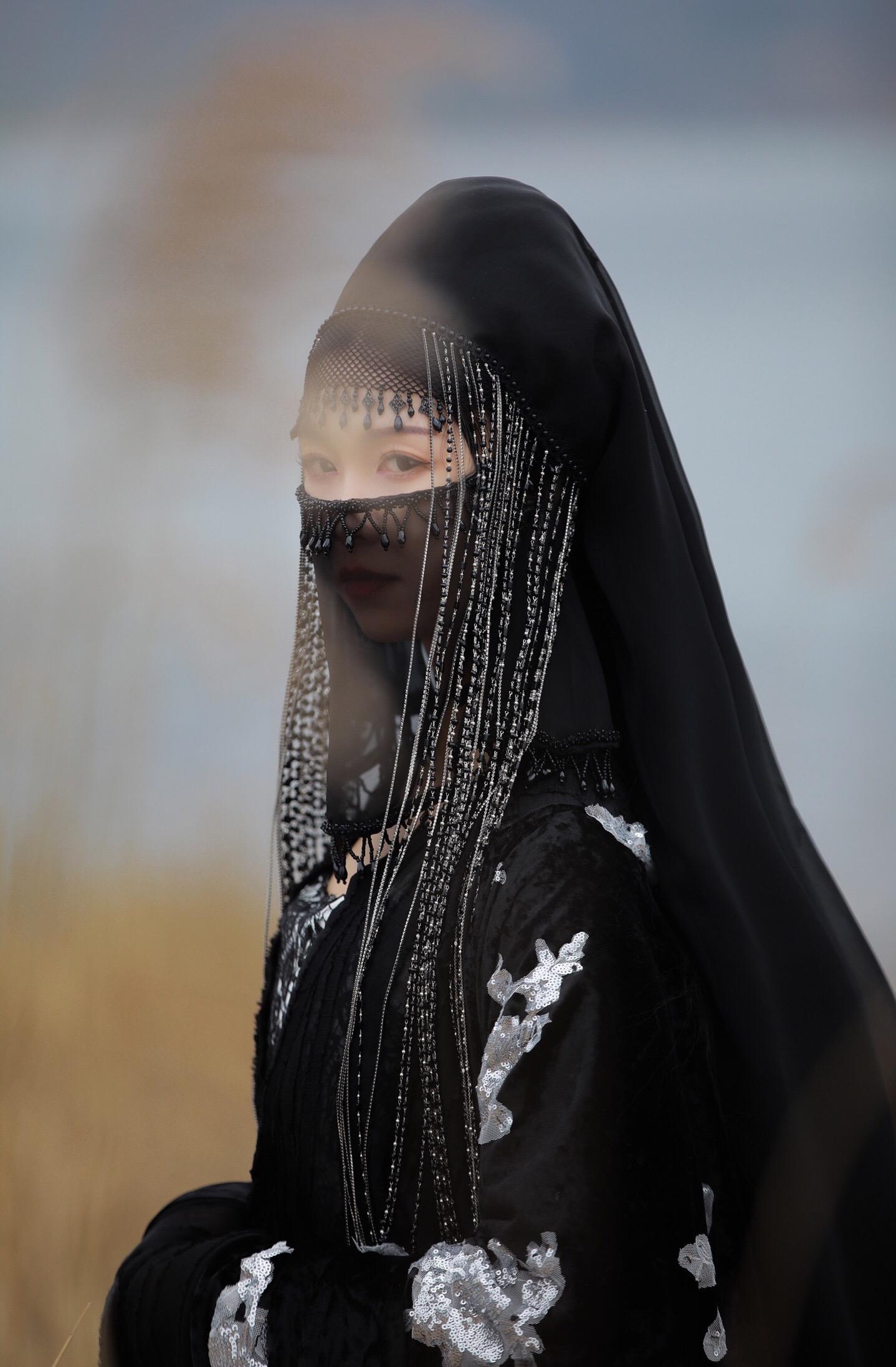 面具之下是更美的面具。