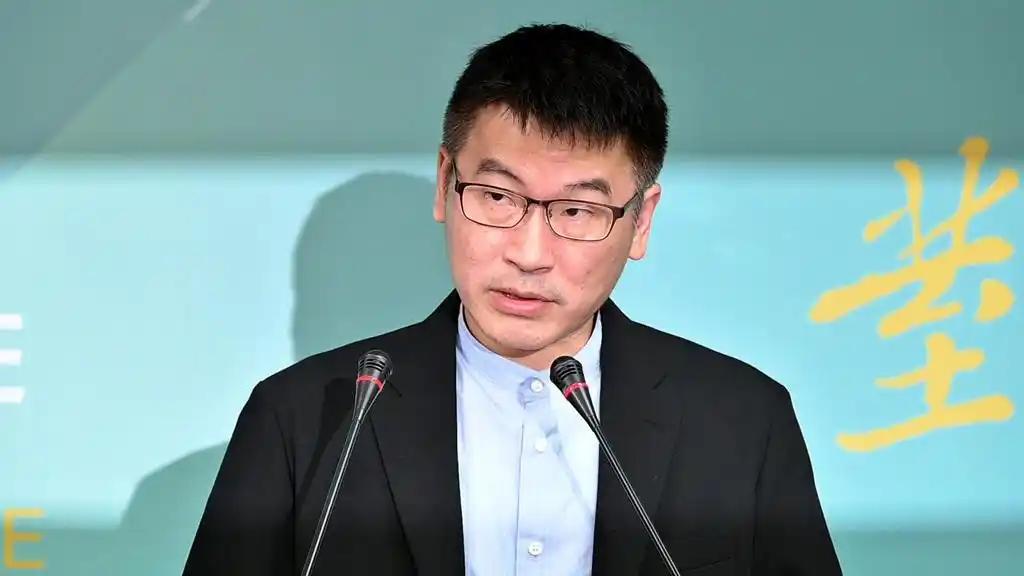 赖清德的“新潮流系”大将、陆委会副主委兼发言人梁文杰翻车了，其在大陆醉酒失态还要