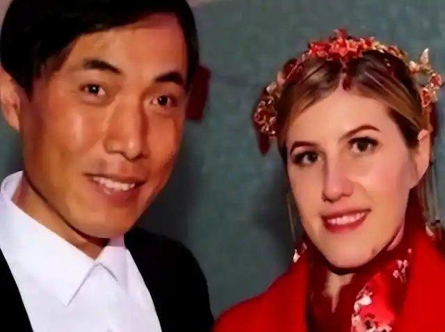 28岁外国美女嫁40岁河南老汉，这画面太辣眼睛，不是真爱解释不过去了！
近日，一