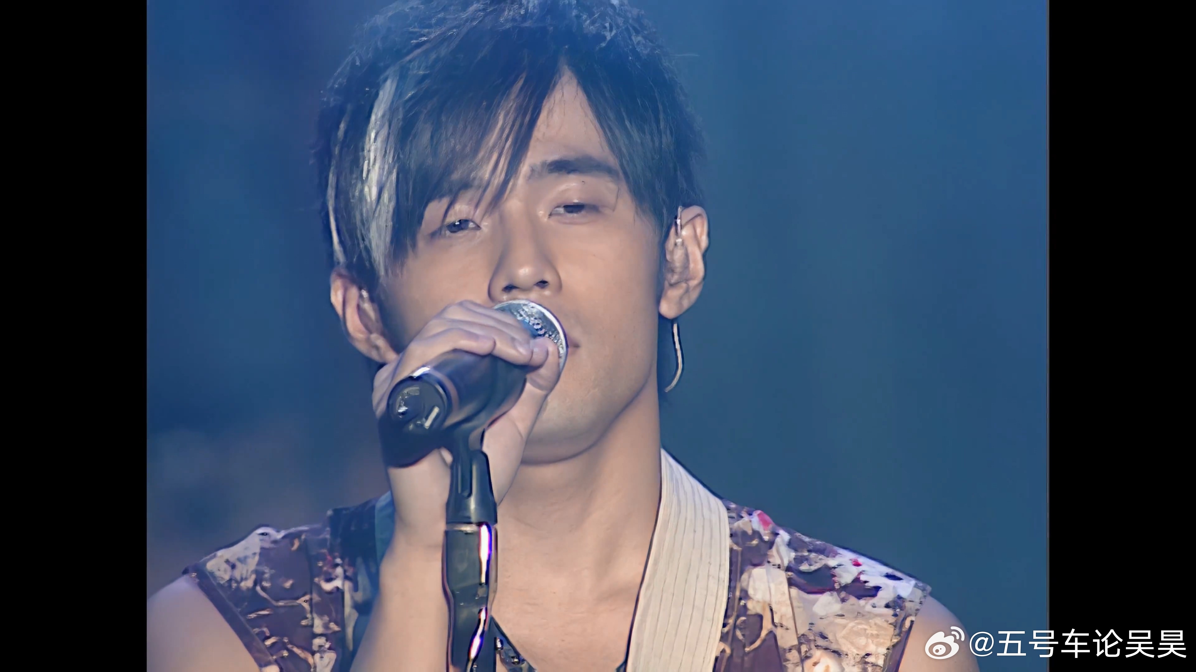 最近简直着迷一样反复听这首现场版：“带来今天的最后一首歌曲——鬼姬”[doge]