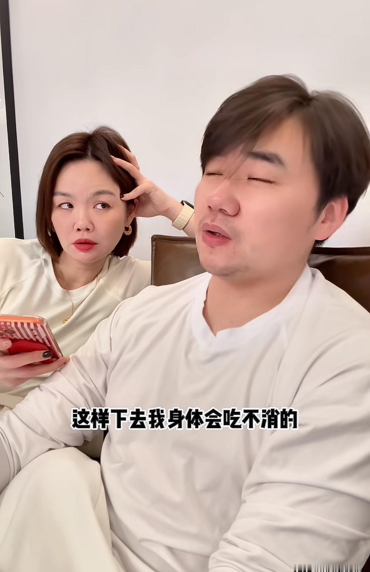 地产女高管，辞职后秒变少女。
不是医美，不是滤镜。
是她终于能晚上十点前睡觉了。