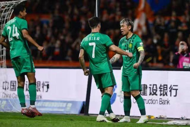 海牛回归现实！客场2-4惨败北京国安！这让海港压力也小了一点！今天比赛完全被北京