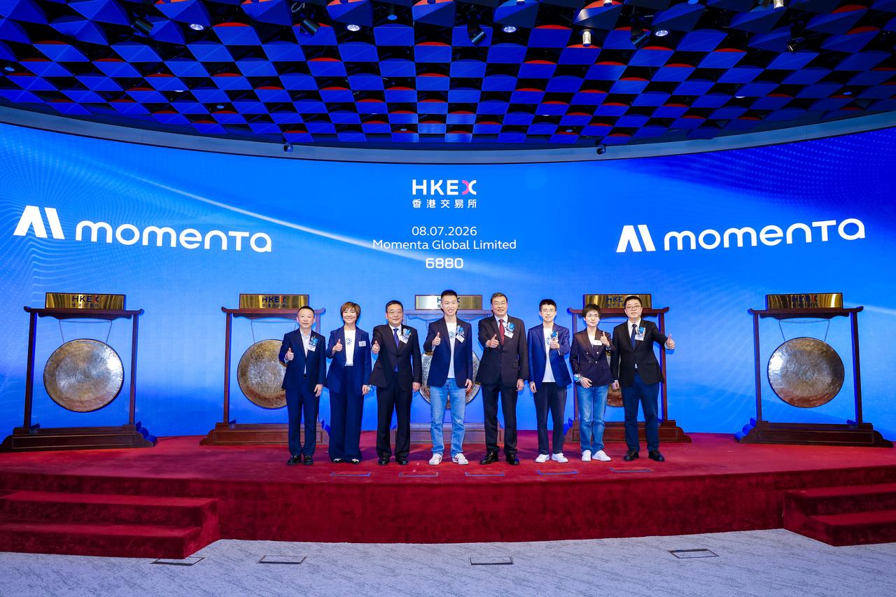 就在今天，我们熟知智驾供应商 Momenta 在港股上市了！股票代码 6880.