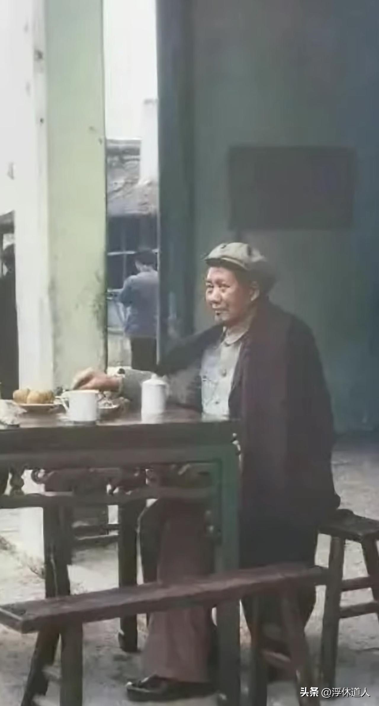 如果大家有时间：停下来一会儿，看看毛主席。

其实，有一段时间我没看到他老人家了