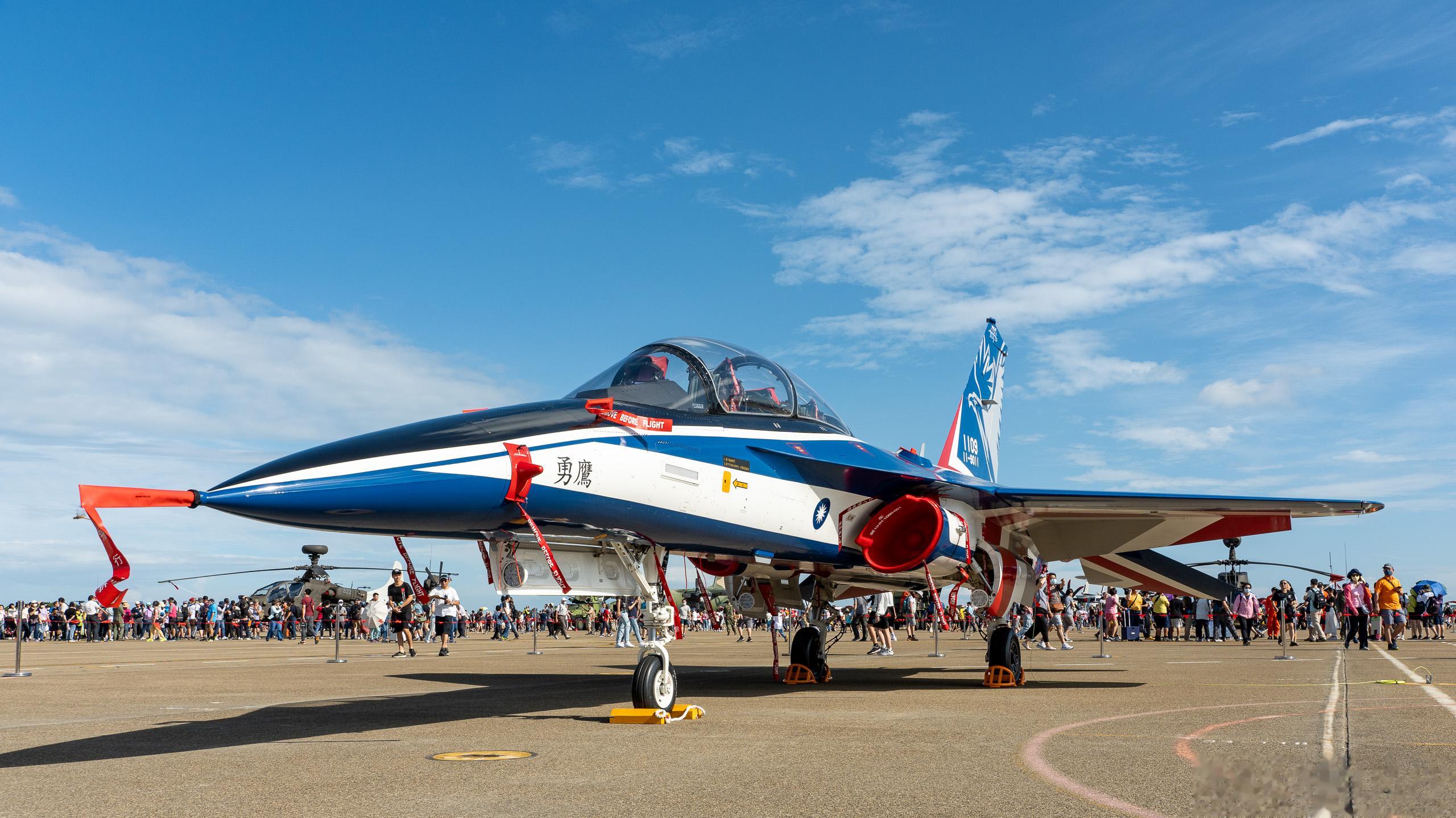 清泉岗嘉年华上公开展示的勇鹰#航空[超话]##武器装备[超话]# ​​​