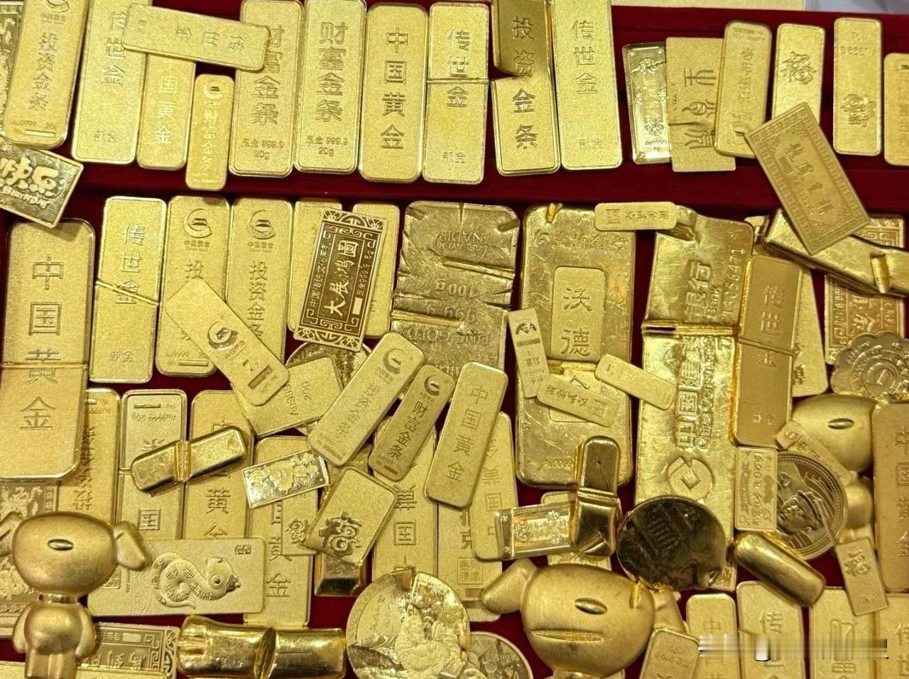 不会。
黄金价格从去年飙升以后，到现在一直下降，但是还是没有到最低点。
面对高低
