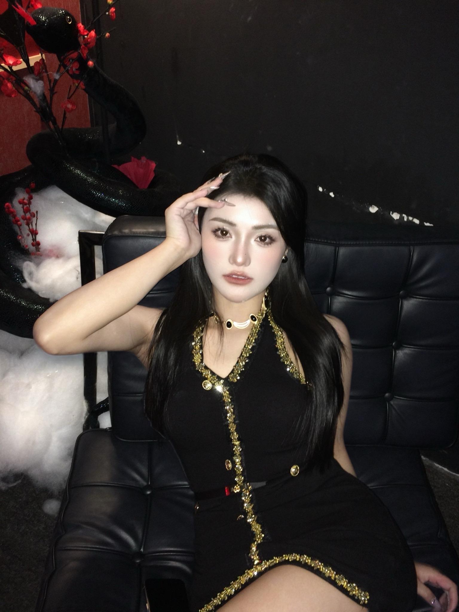 每次故意说一些惹恼对方的话 对方炸毛了并表现出很强的醋意都会让我爽翻