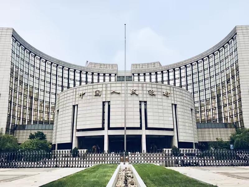 央行下场赦免逾期记录，说明银行已经顶不住了，在如此经济大环境下，征信系统已经把很