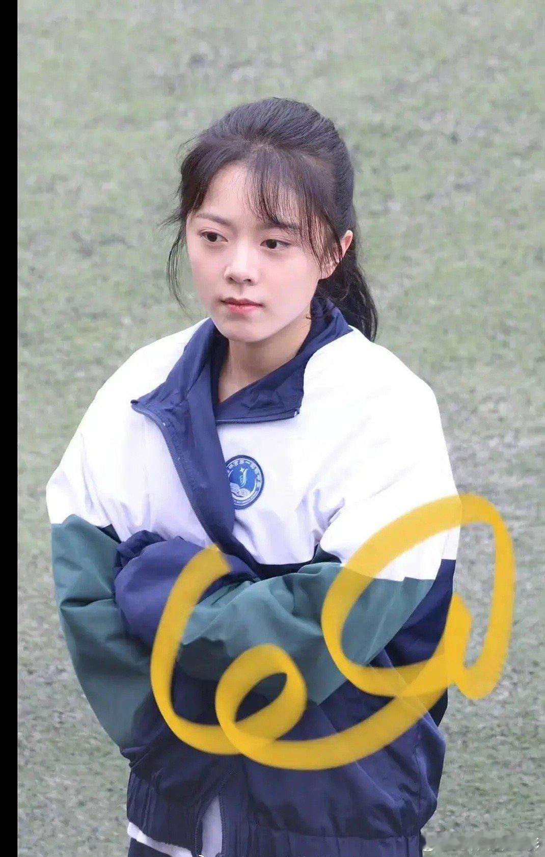 赵今麦是怎么🔥起来的，以前童星没带她玩儿吧[思考] ​​​