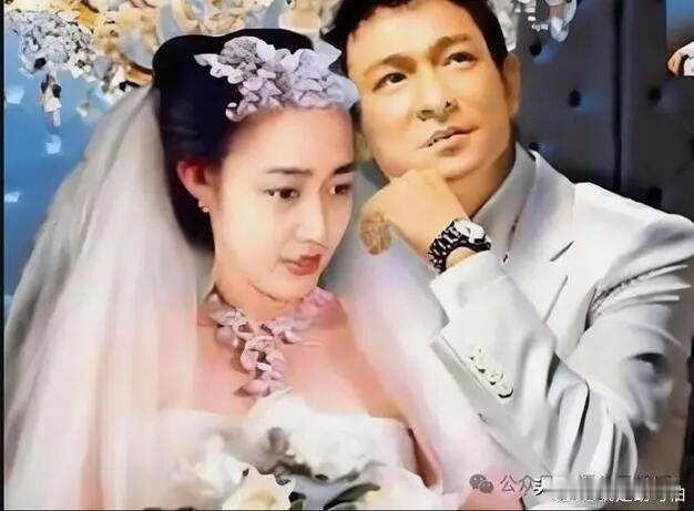 九十年代本来就是星光璀璨，但是刘德华妻子朱丽倩被迫藏于车底、裹毯藏身，连正常出行