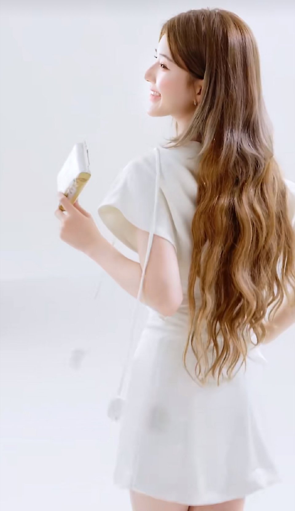 赵露思自由点全球品牌代言人赵露思同款卫生巾  赵露思×自由点｜适配度拉满✨温柔与