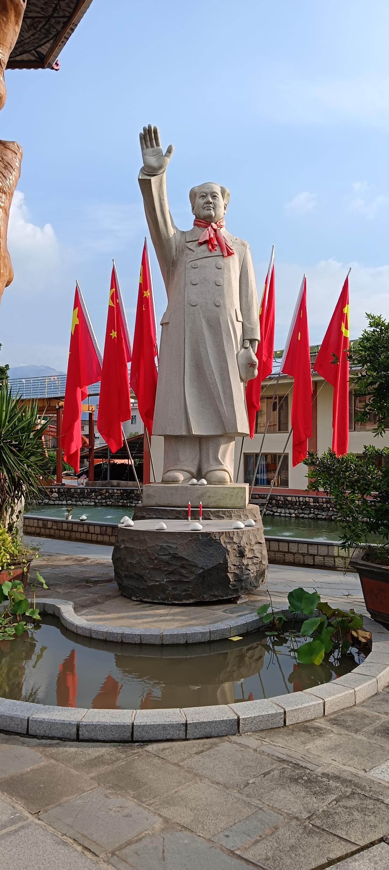 漳州市长泰区林墩——《人民公社》小商旅老板连先生，自年轻的时代就特别崇拜毛主席，