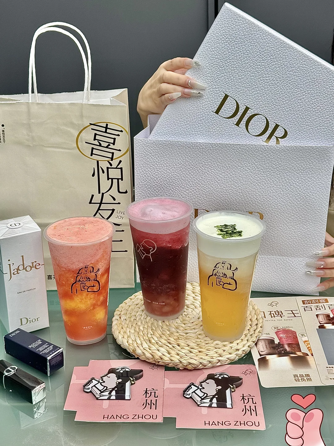 喜茶新店齐开！！9r喝！！还🉐大牌口红😭