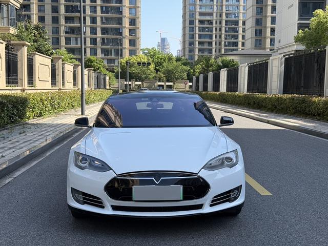 理性种草/劝退向·7.98万的Model S，到底适合谁？
聊完情怀、性价比、颜