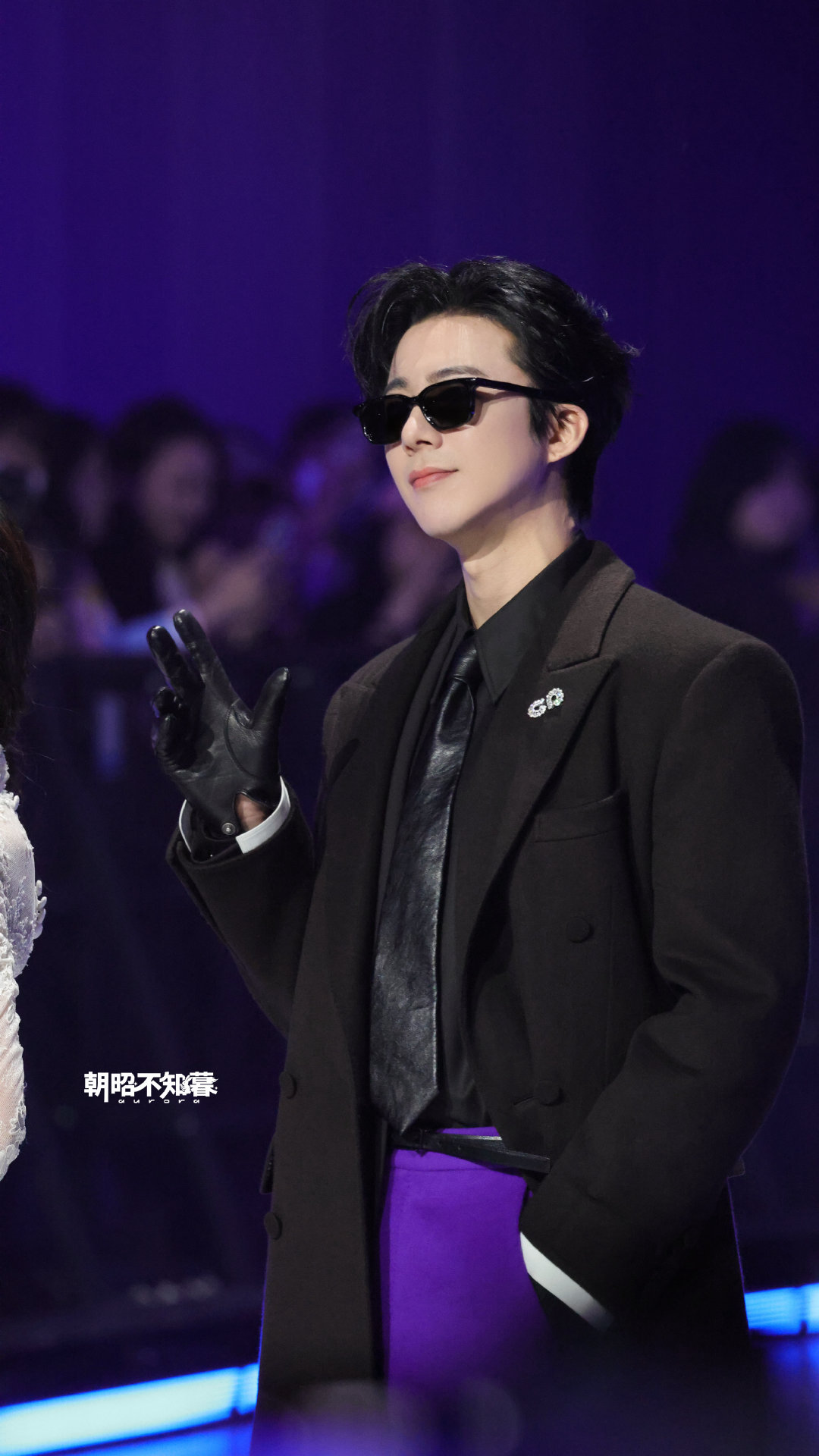 刘宇宁bking登场尖叫之夜红毯刘宇宁bking登场！！！法律可不可以禁止此男歪